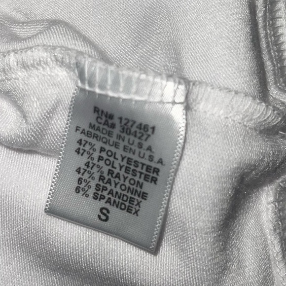 NWT Wildfox Women's White/Red Giftwrap
Bow Scoop Neck Holiday Sweater - Picture 6 of 8